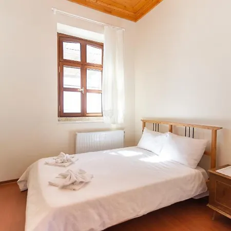 Hotel Lavantali Konak Tas Ev *